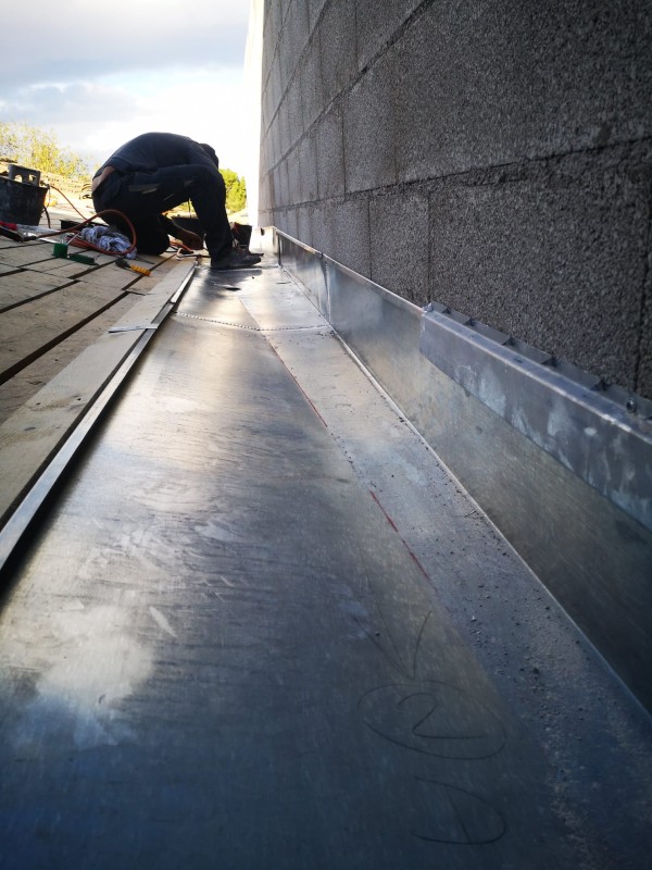 Réalisation d'un chèneau encaissé à Caux 