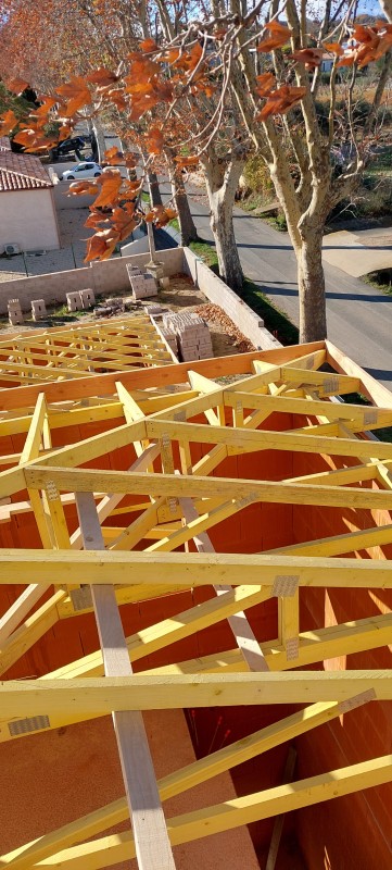 charpente à Pouzolles