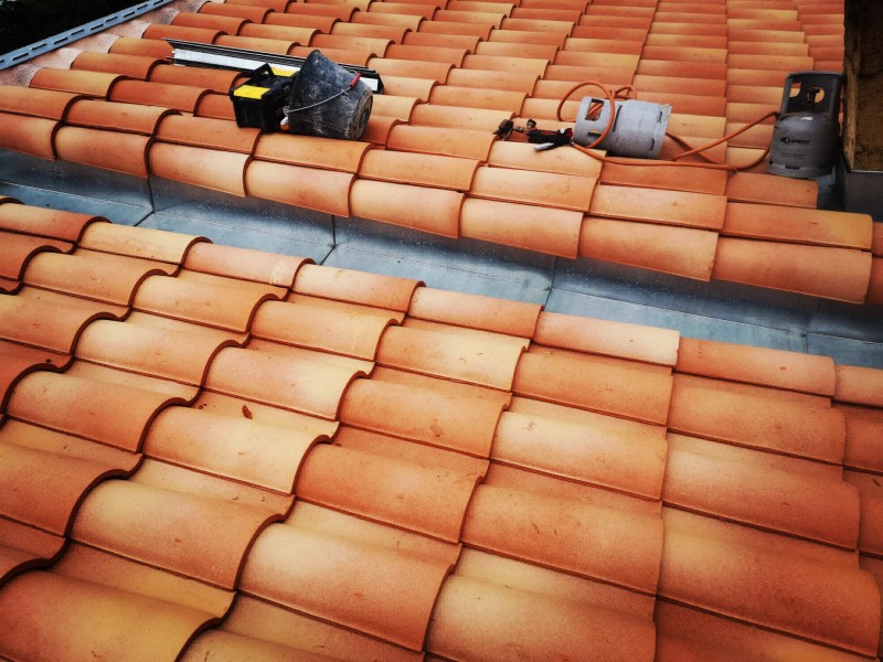 Réfection de toiture avec zinguerie à Agde dans l'Hérault