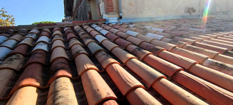 Solin en zinc avec enduit monocouche. A Servian.